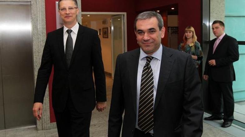 Roman Volčič (desno) se je skupaj s premierjem Borutom Pahorjem in ministrom Igo