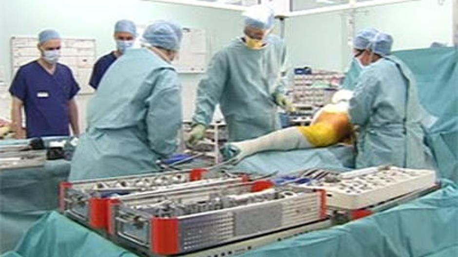 Britanski kirurgi preizkušajo novo tehniko, ki uporablja izvorne celice za popra | Avtor: Žurnal24 main