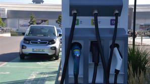 Polnilnica za električna vozila