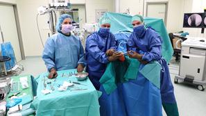 implantacija umetnega sklepa v nožnem palcu