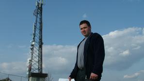 Andrej Štavar pravi, da stolp ne spada v vas, saj ima negativen vpliv na ljudi t