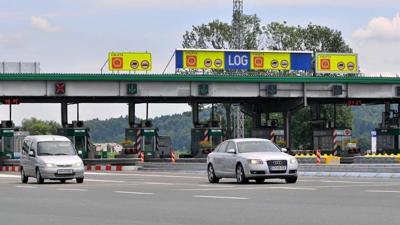 Na cestninski postaji Log bosta predelani dve kabini, predelali pa bodo tudi kab