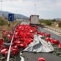 Razsut tovor karlovačkega piva na avtocesti Dugopolje-Klis.