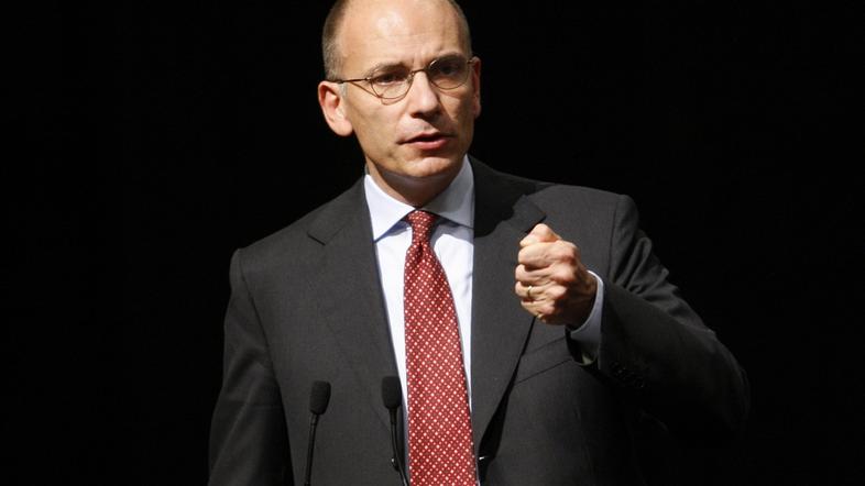razno 01.10.13. Italy's Prime Minister Enrico Letta gestures during a meeting in