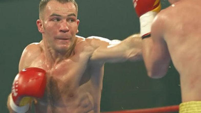 Dejan Zavec mora pred nedeljskim dvobojem izgubiti še tri kilograme, zato trdo t