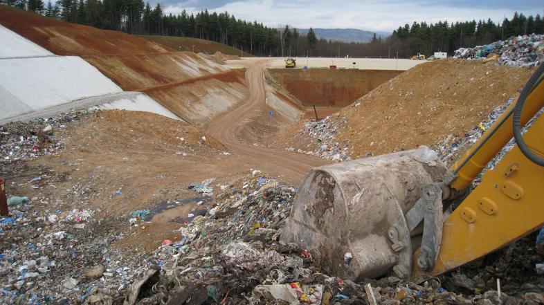 Dolenjska 30.08.11, cerod, odlagalisce odpadkov, foto Jerca Bozic Kranjec