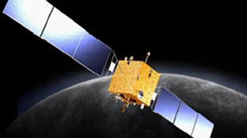 Chang'e si bo Luno ogledala od blizu.