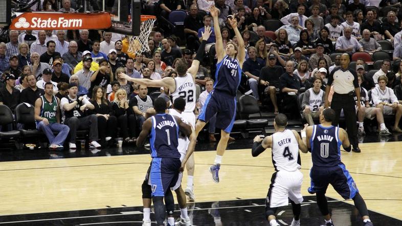 Dirk Nowitzky Dallas Mavericks San Antonio Spurs NBA končnica