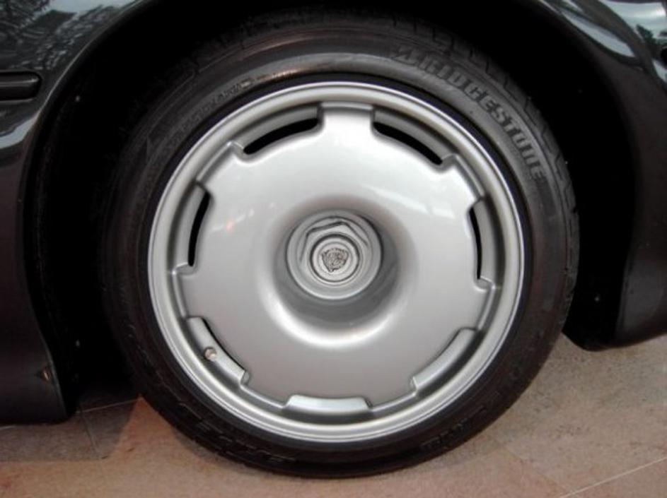 Jaguar XJ220, ki ga je Flavio Briatore prodal za 200.000 evrov.