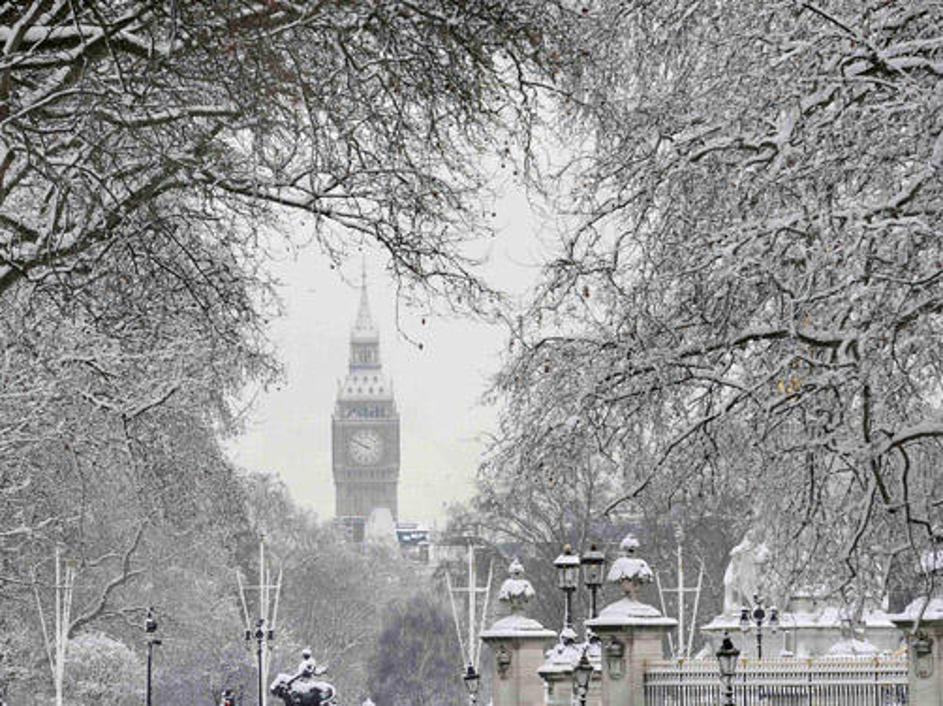 Sneg je ohromil London.