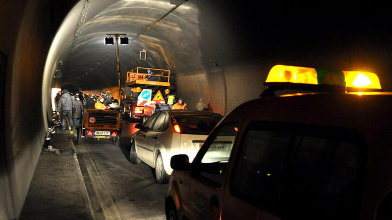 Dokončna sanacija predora, ki naj bi ga odprli predvidoma že konec tedna, pa bo 