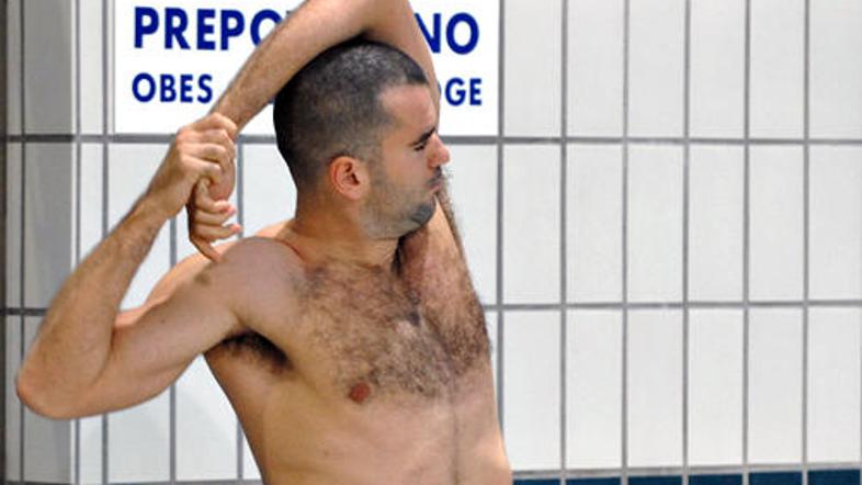 Peter Mankoč se je na 100 metrov delfin uvrstil v finale.