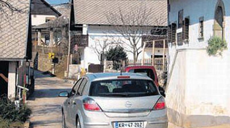 Skozi Vrbo in mimo Prešernove rojstne hiše vsak dan pelje okoli 1500 vozil, zato