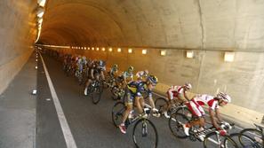 dirka po Španiji Vuelta 16. etapa Graus tunel kolesarji