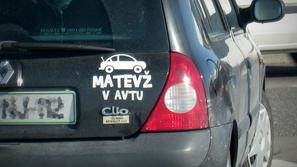 Nalepka otrok v avtu