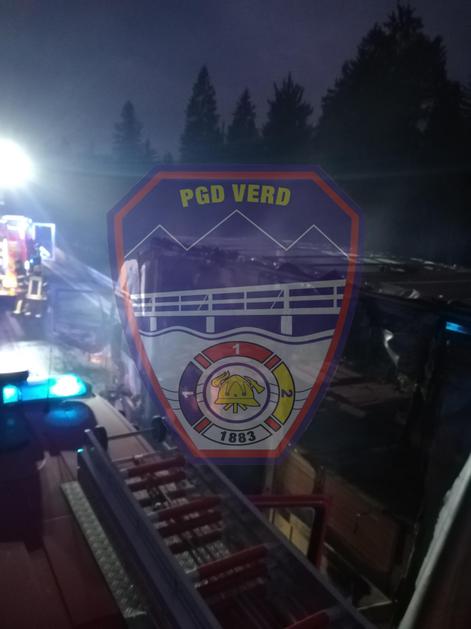 Na avtocesti gorel tovornjak