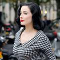 Dita Von Teese ve, kaj je moškim všeč.