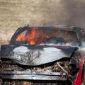 Goreči avto gori