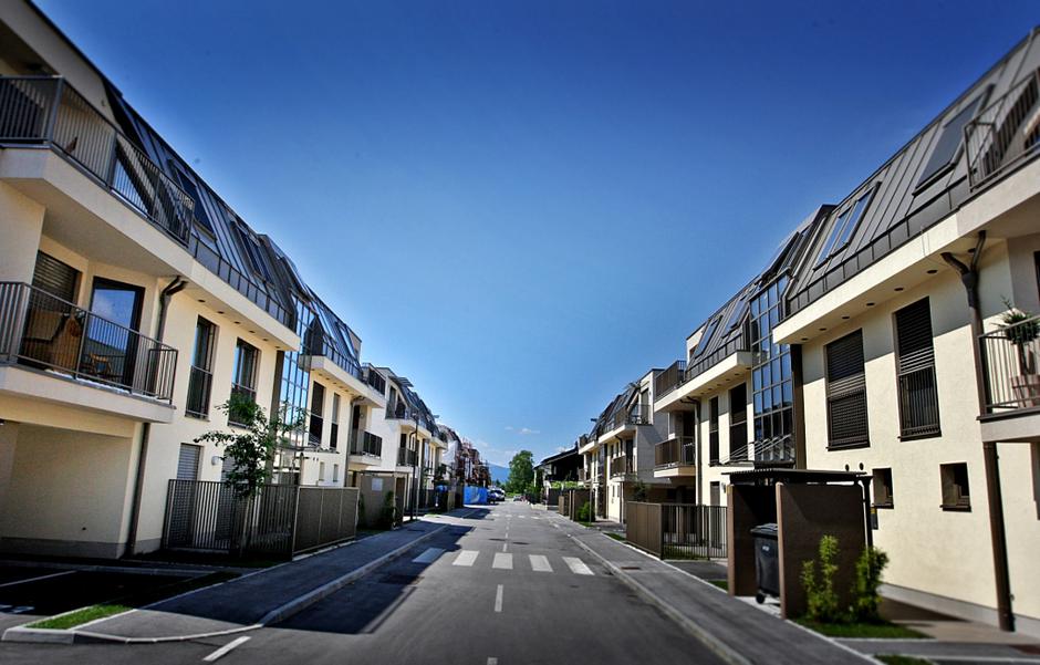 slovenija 27.06.2011 Jurckove Vile, stanovanjsko naselje, novogradnje, Jurckova  | Avtor: Boštjan Tacol