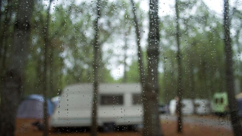 Dež v kampu
