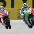 Casey Stoner je lani v Assnu v epskem boju proti Valentinu Rossiju klonil v zadn