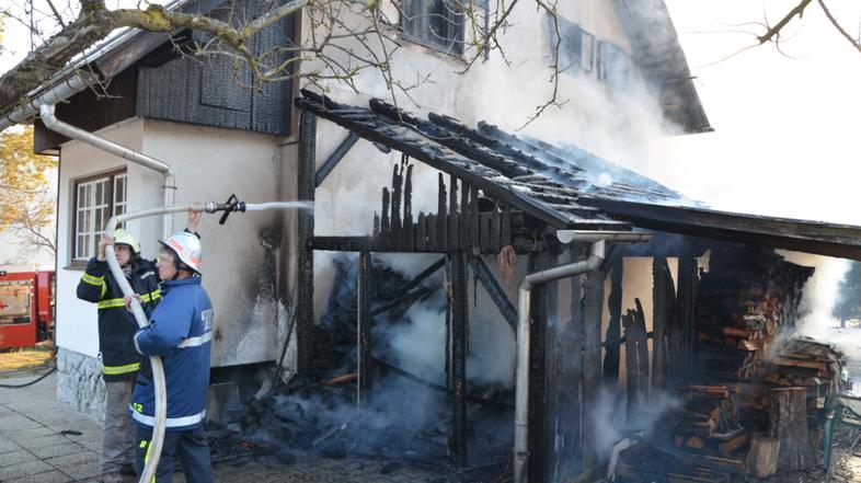 Gasilci pogasili hišo na Bledu.