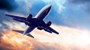 Če potnik ne more na letalo, ker je letalska družba opravila preveliko število r