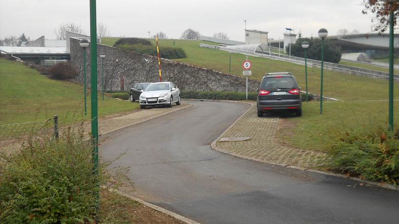 Parkiranje zaposlenih na Žalah 