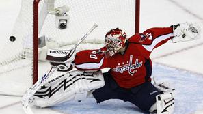 Varlamov je tokrat prejel štiri zadetke in s soigralci zdaj zaostaja z 2:3.