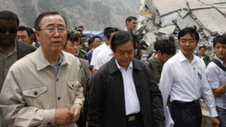 Generalni sekretar OZN Ban Ki Mun med ogledom v potresu prizadete kitajske provi