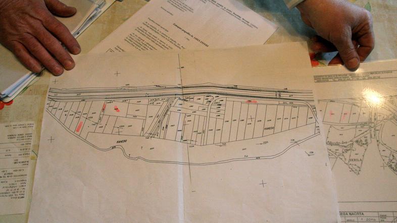 Po Lozičevem mnenju je za vse incidente na meji kriva politika.