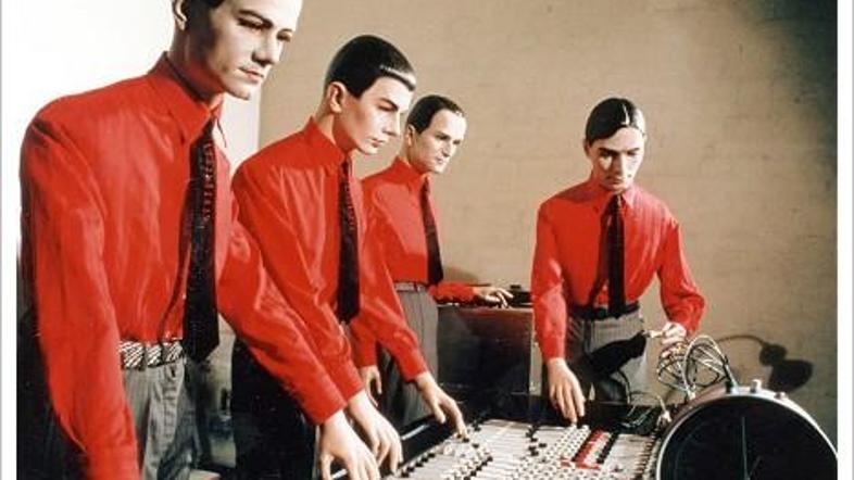 Kraftwerk so poznani po poslušljivih ponavljajočih se glasbenih vzorcih ter mini