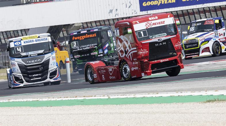 Goodyear dirke tovornjakov, pnevmatika