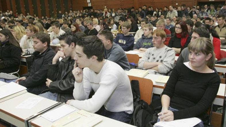 V Mestni občini Ljubljana svetujejo, da avtomobile v petek pustite na obrobju Lj