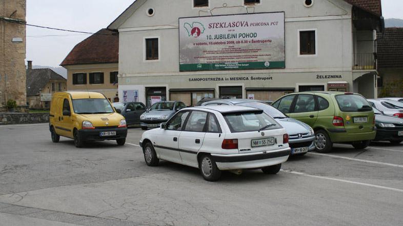 Redar se bo moral v Šentrupertu lotiti urejanja nepravilnega parkiranja na trgu.