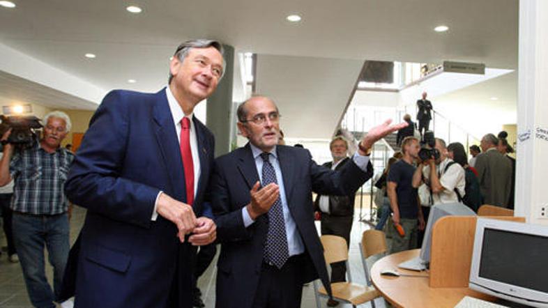 Ivan Lorenčič, ravnatelj gimnazije, je predsedniku in ministru razkazal prostore