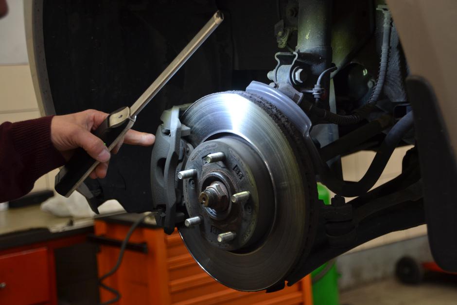 Preventivni pregled vozila pred zimo. | Avtor: Gregor Prebil