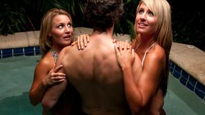 moški, dve ženski, trojček, v troje