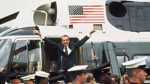 Richard Nixon ob odstopu iz Bele Hiše.