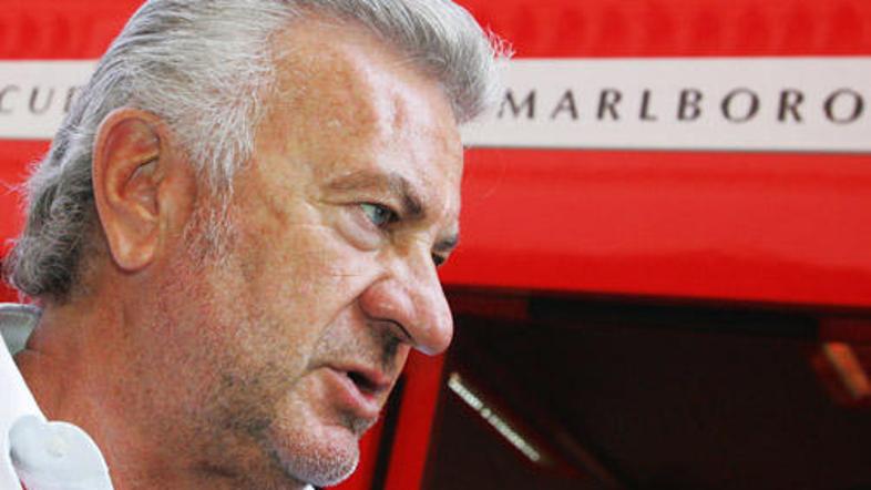 Willi Weber Ferrariju priporoča, naj čim prej podpiše s Fernandom Alonsom.