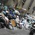 Količina smeti je danes že dosegla 3600 ton, poročajo italijanski mediji.