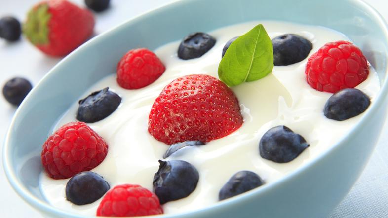jogurt, jagode