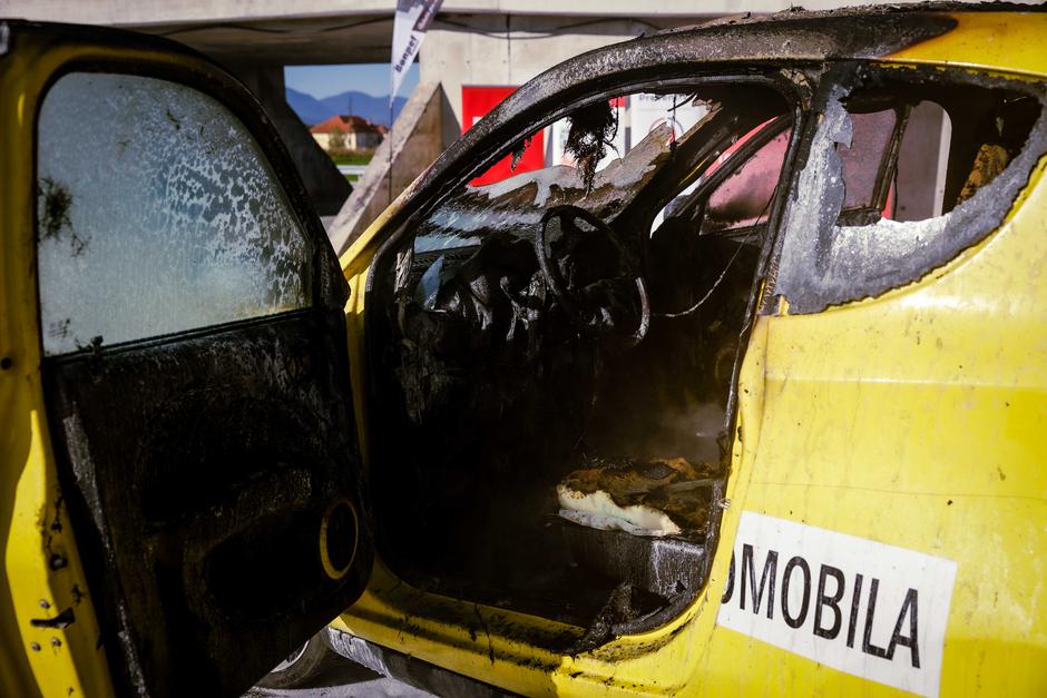 testni vžig in gašenje e-avtomobila, ko zagori elektrika | Avtor: Saša Despot