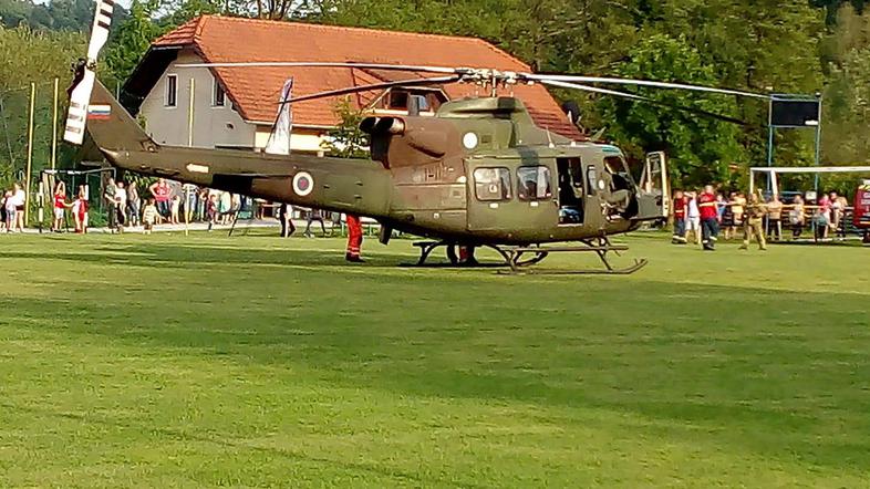 Helikopter Slovenske vojske bo odpeljal poškodovanega traktorista