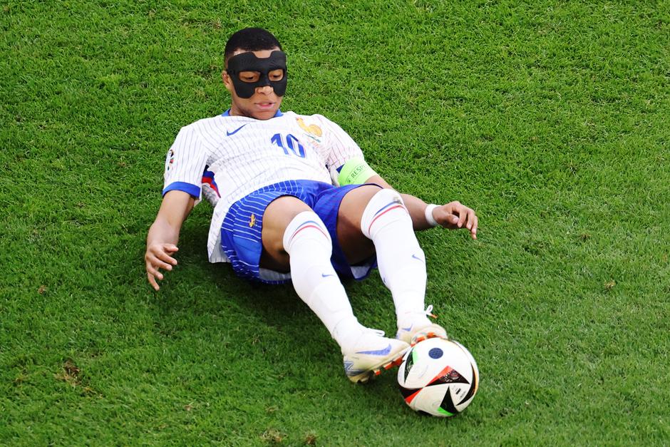 Mbappe maska | Avtor: Epa