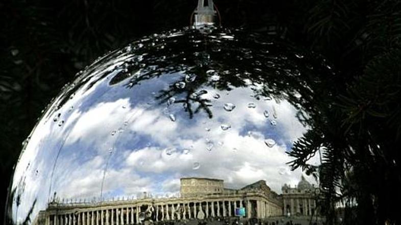 Nekdanji katoliški duhovnik Vatikan označil za najvplivnejšo mafijsko organizaci