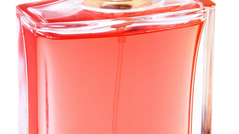 Tudi pri parfumih previdnost ni odveč. (Foto: Shutterstock)