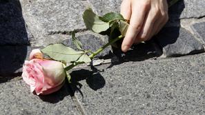 Polaganje rož za mrtve v protestih v SIriji