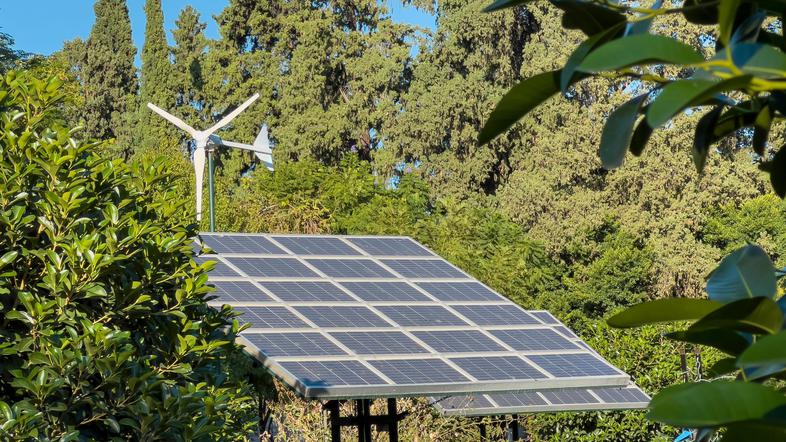 sončna in vetrna elektrarna