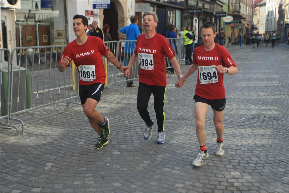 Če želite visokoresolucijsko fotografijo, nam pošljite elektronsko sporočilo na 